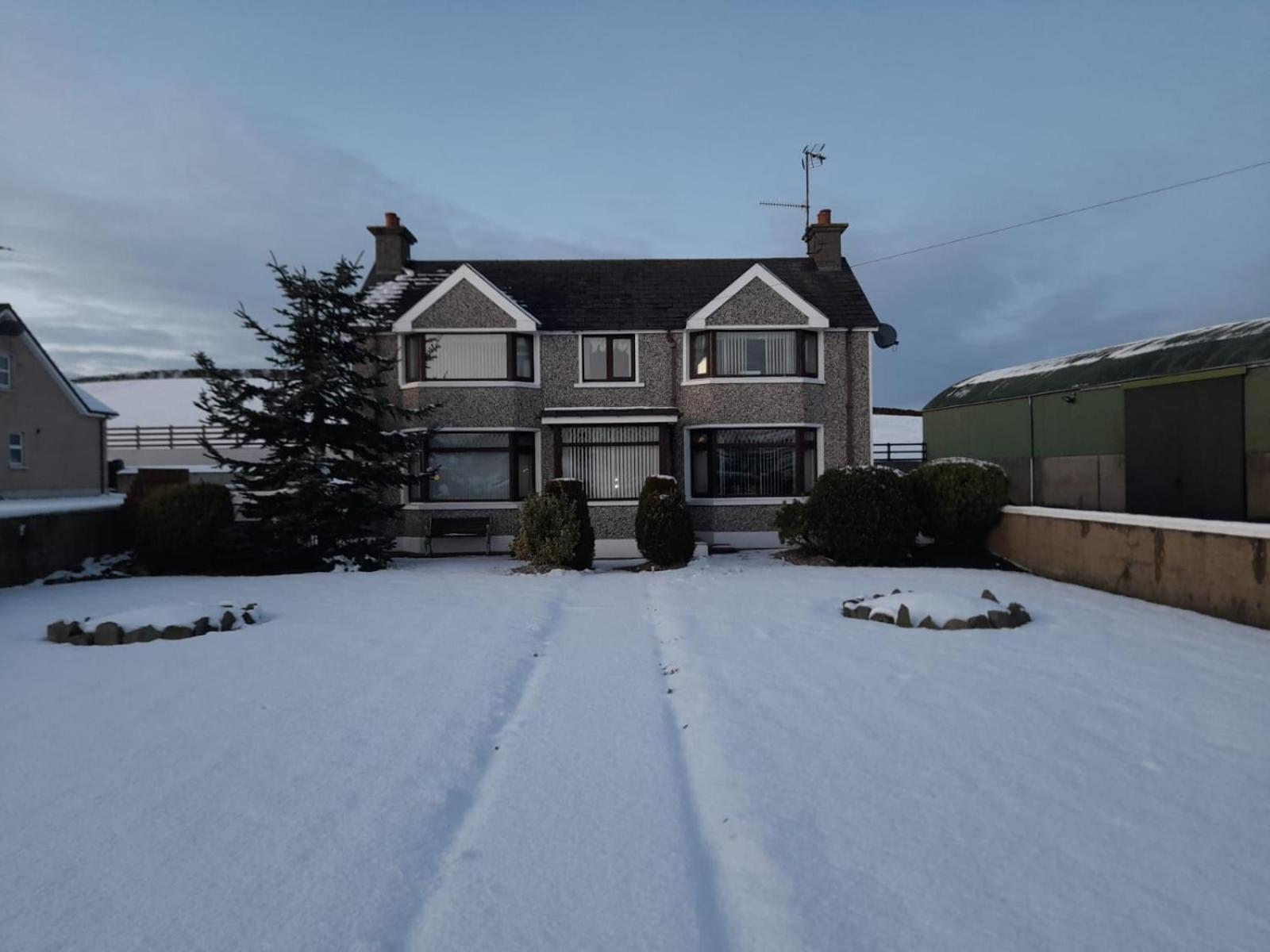 The Mournes View Farmhouse นิวคาสเซิล ภายนอก รูปภาพ